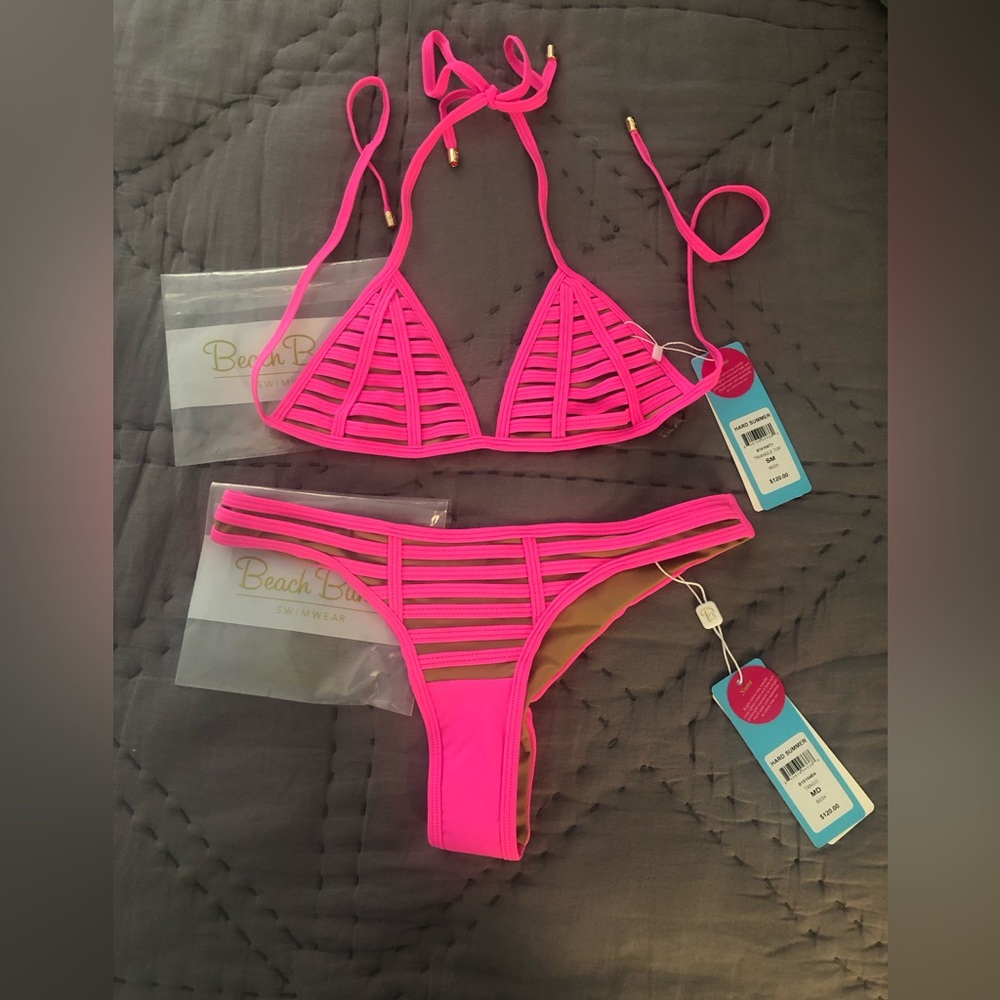 BNWT: Beach Bunny Hard Summer Swimsuit. Color: Rosa Shocking ( hot pink)